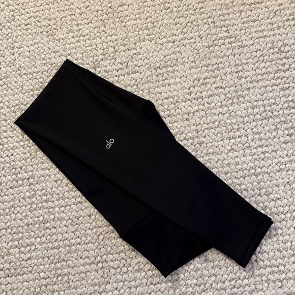 ALO Yoga Black Leggings - Picture 4 of 9